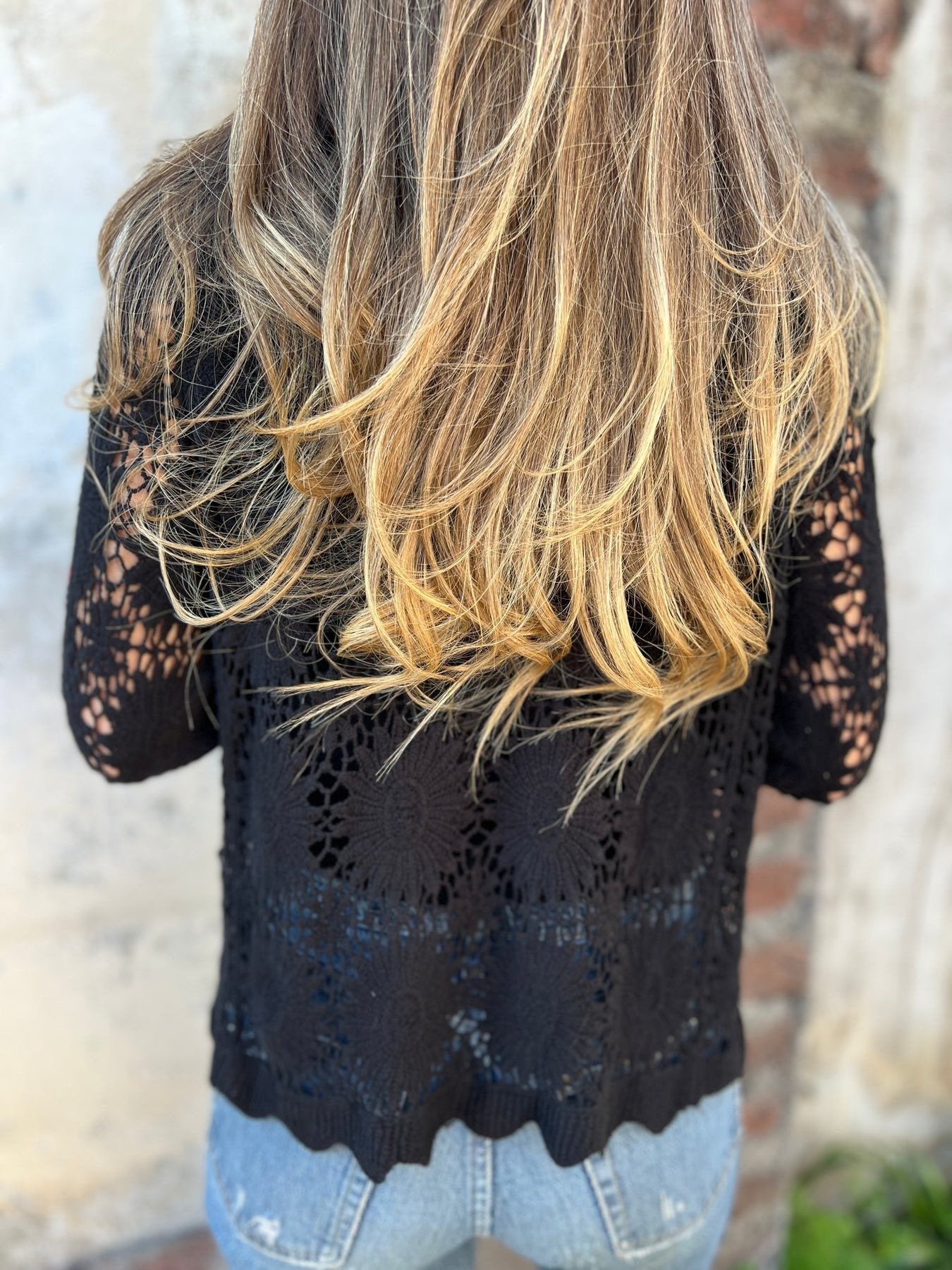 💥Langermet topp med brodert V-hals og knapper, de beste gavene