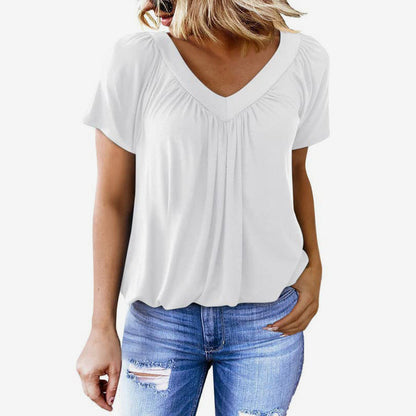 Avslappet plissert skjorte for kvinner med kort V-hals