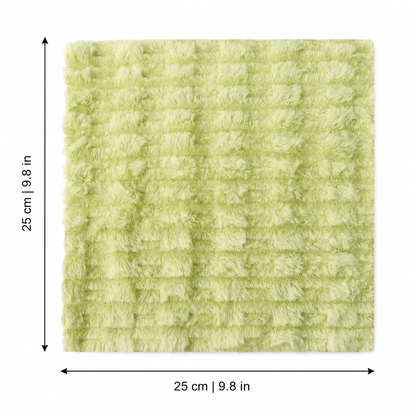 Absorbierendes und fusselfreies Haushaltstuch: nimmt Ölflecken schnell auf.