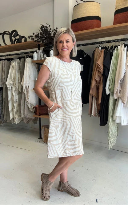 🌸 Sommerlig bohemsk blomsterkjole med rund hals