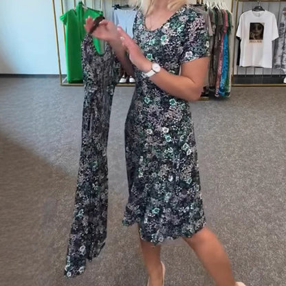 Damekjole med rund hals og blomstertrykk